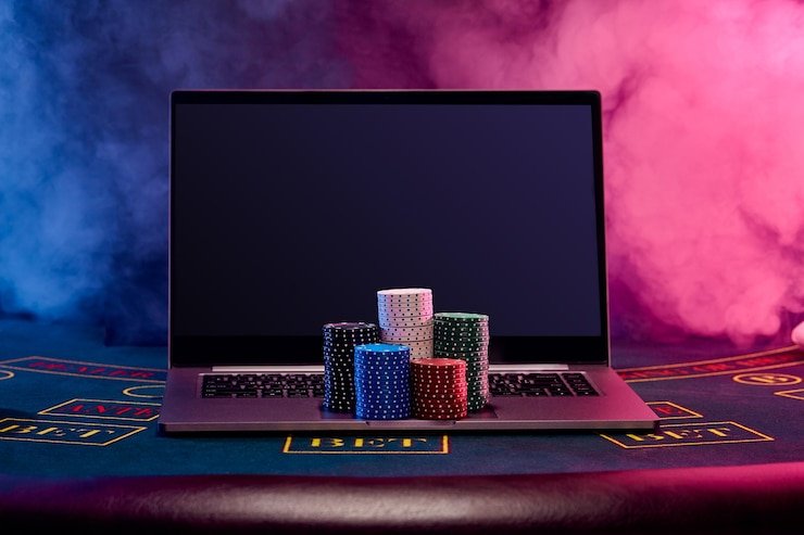 Filipino player using jlwild on a mobile phone to check sports betting reviews and casino ratings